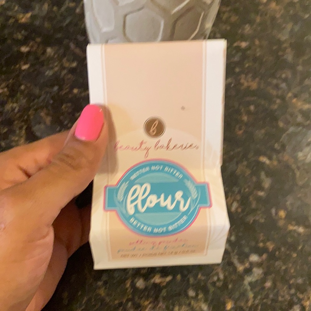 Beauty Bakerie Flour Setting Powder